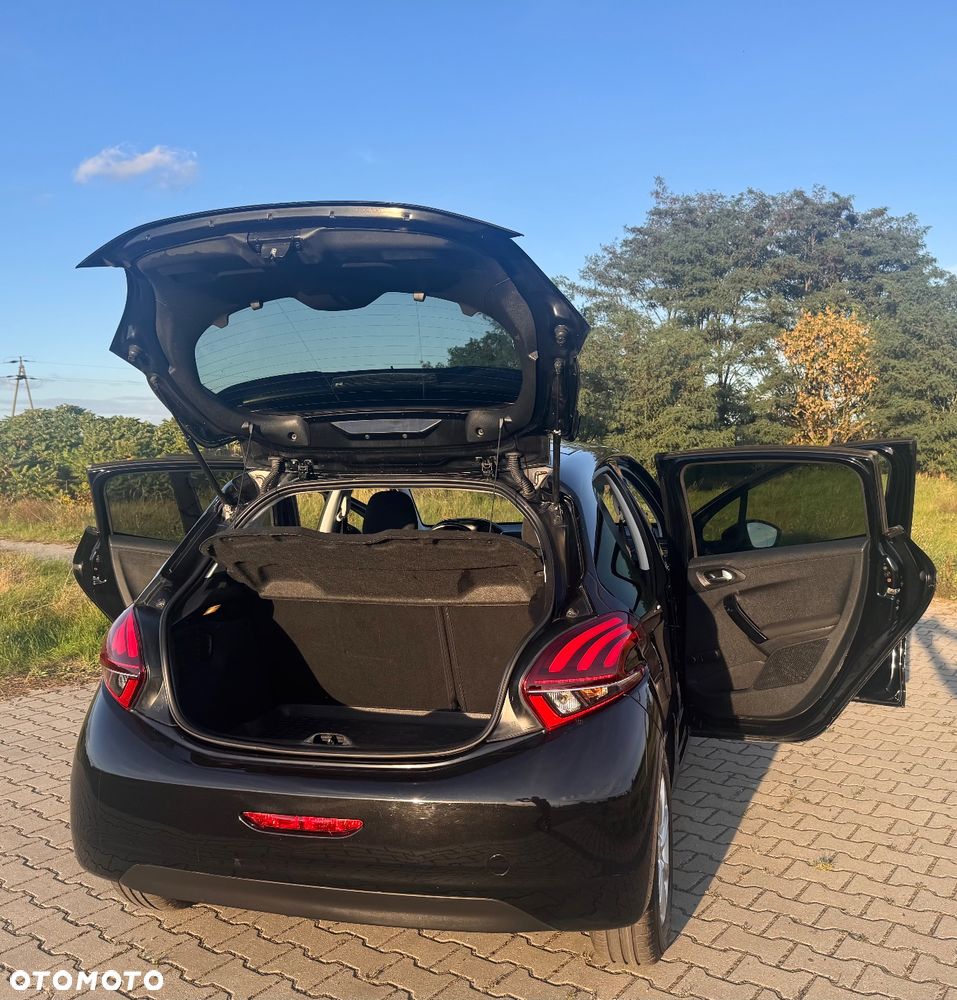 Peugeot 208 1.2 VTi Allure - 27