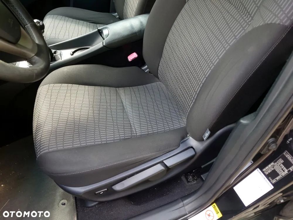 Toyota Avensis 1.8 Sol - 13