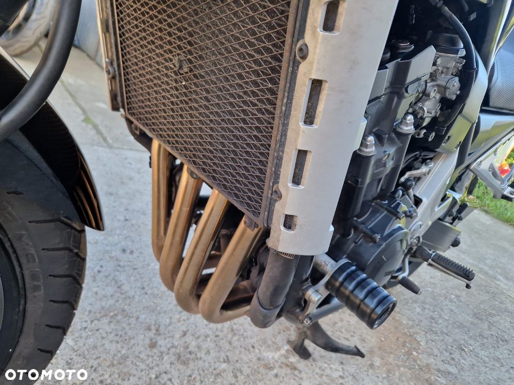 Yamaha FZS - 27