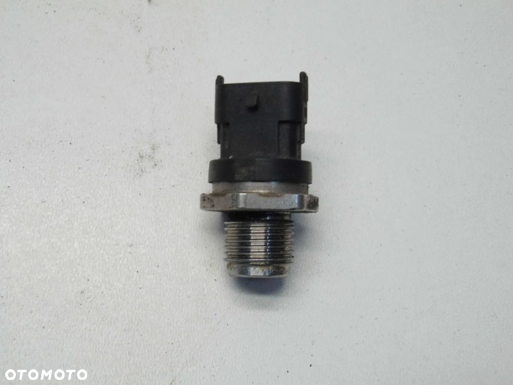 CZUJNIK CIŚNIENIA PALIWA 0281002863 KIA CEED II HYUNDAI I30 I40 1.6 1.7CRDI ORYGINAŁ