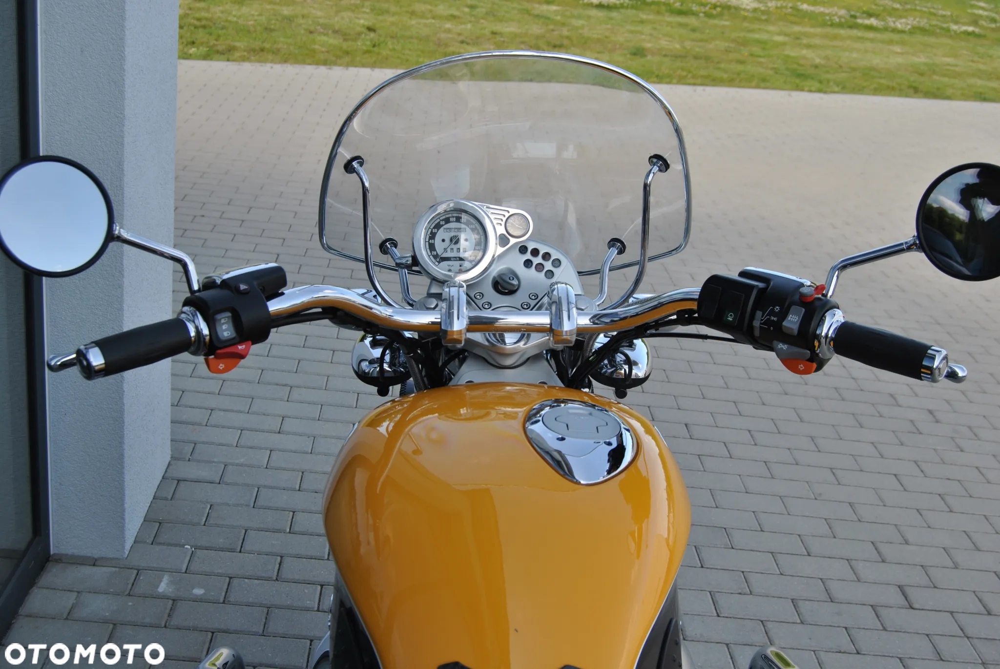 BMW R - 8