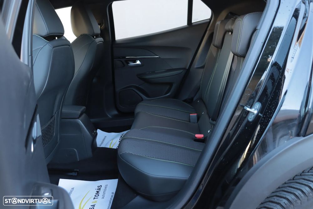 Peugeot 2008 PureTech 130 EAT8 GT - 13