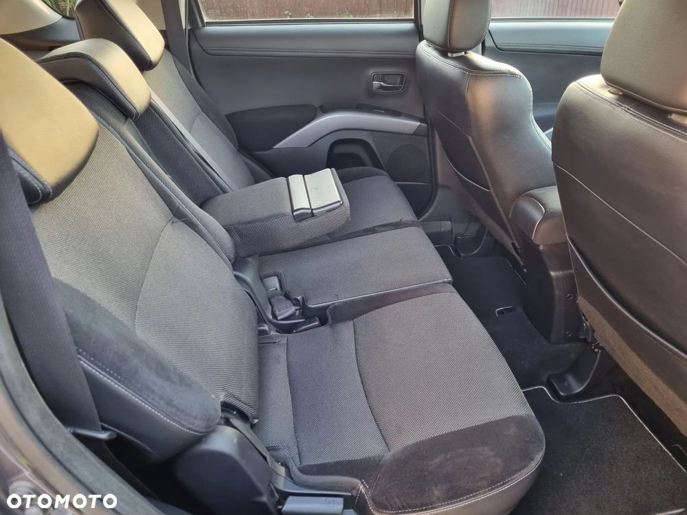 Mitsubishi Outlander - 22
