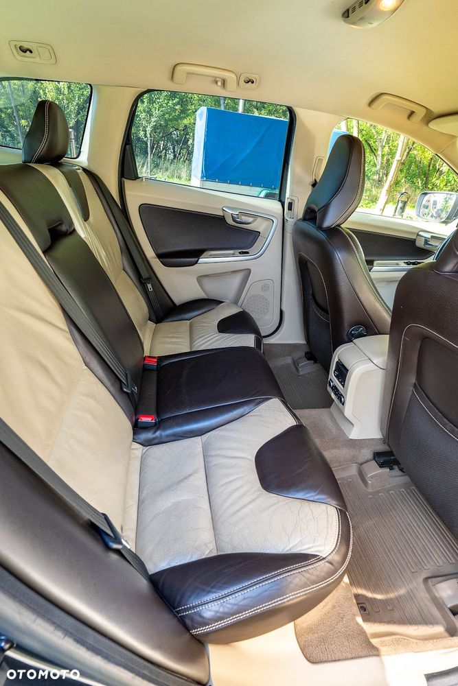 Volvo XC 60 2.4D AWD Summum - 25