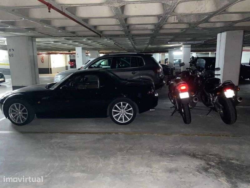 Arrendo Lugar de Garagem em Benfica (carro + mota) - Grande imagem: 2/6