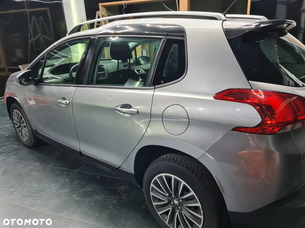 Peugeot 2008 PureTech 82 Style - 22