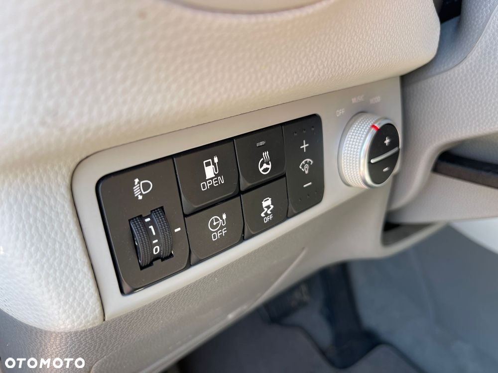 Kia Soul Plug - 18