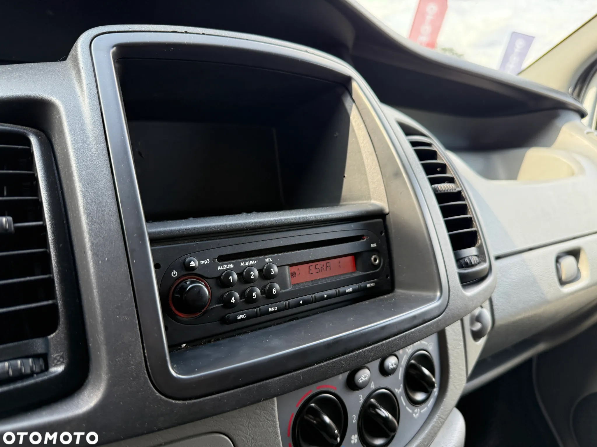 Opel Vivaro L2H1 2.9t - 32