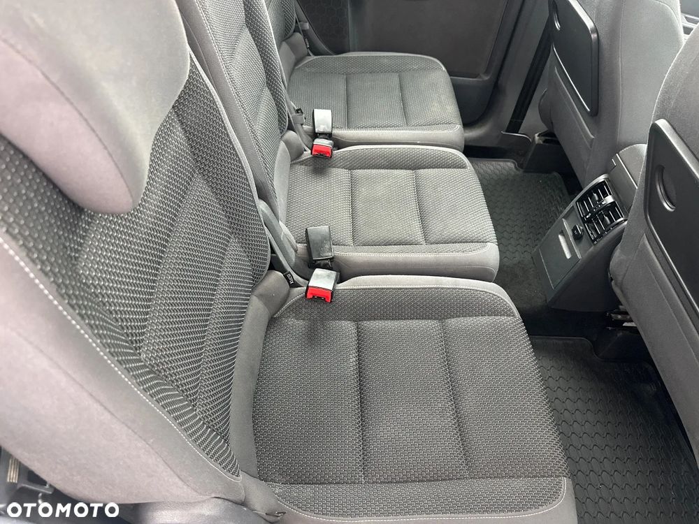 Volkswagen Touran - 23