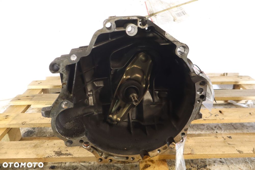 SKRZYNIA BIEGÓW 5 BIEGOWA AUDI A4 B7 1.8T HFD - 1