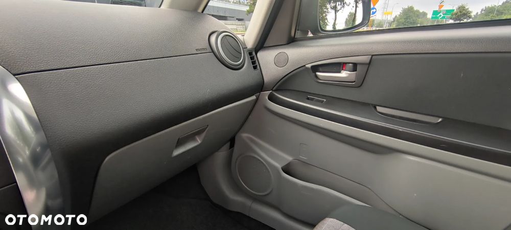 Suzuki SX4 1.6 GS / Premium 4WD - 15