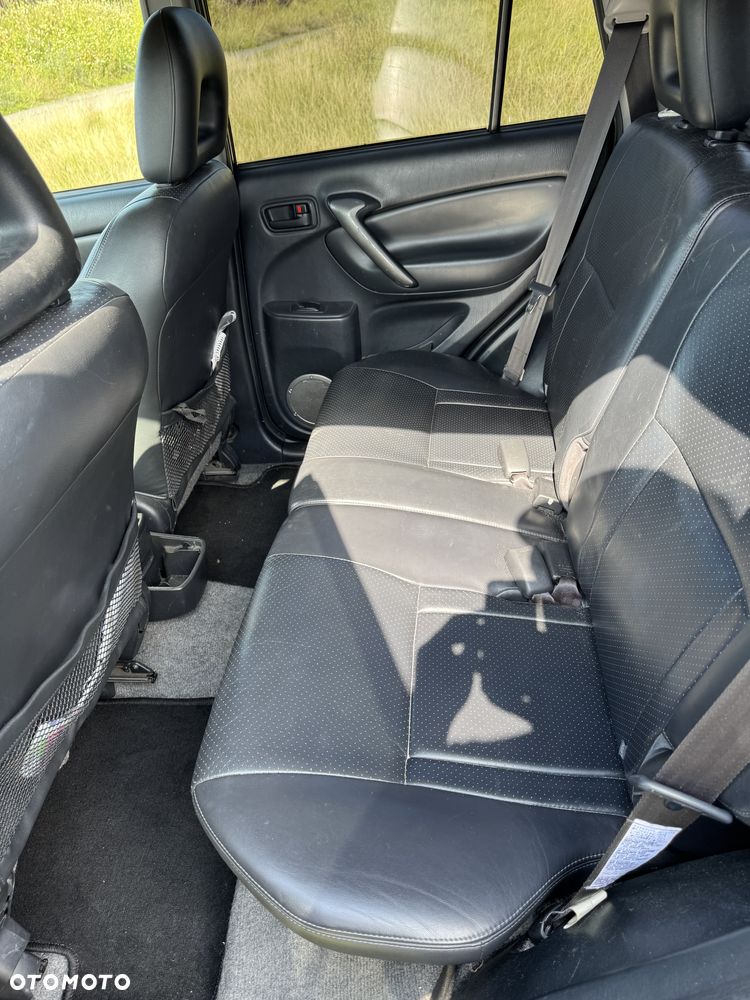 Toyota RAV4 - 11