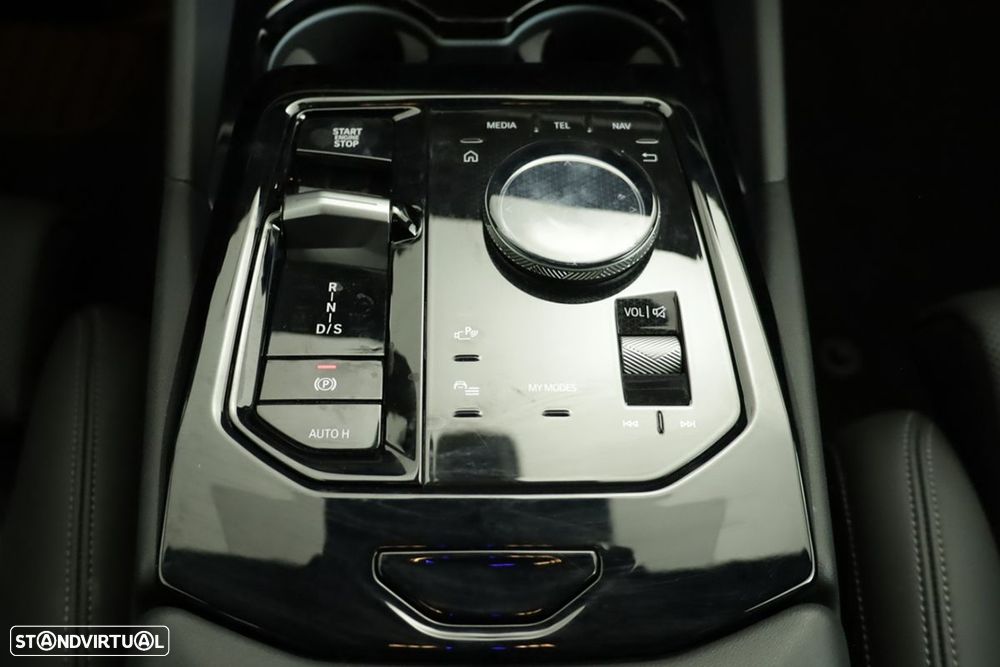 BMW 520 d Pack Desportivo M - 14