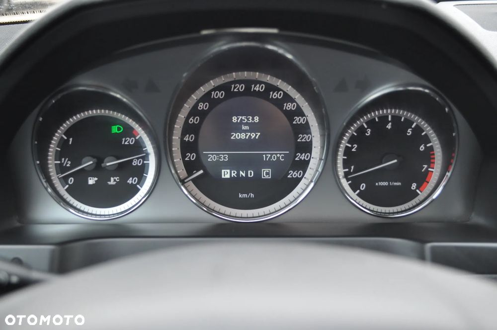 Mercedes-Benz Klasa C 180 CGI Automatik BlueEFFICIENCY Avantgarde - 25
