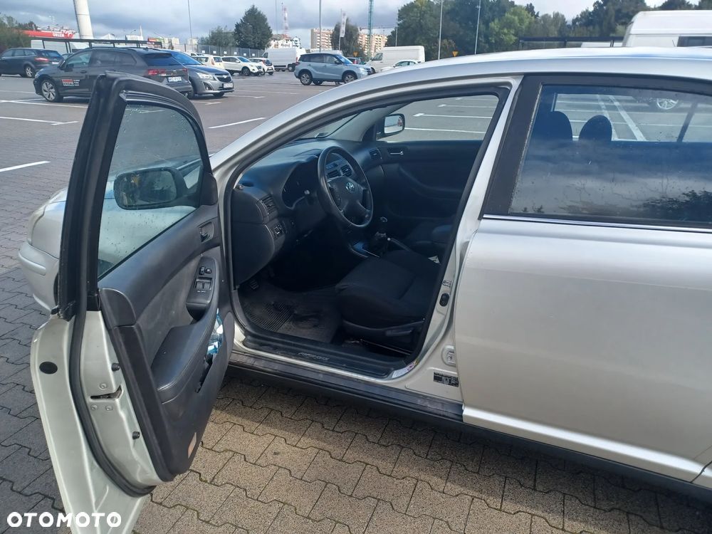 Toyota Avensis - 8