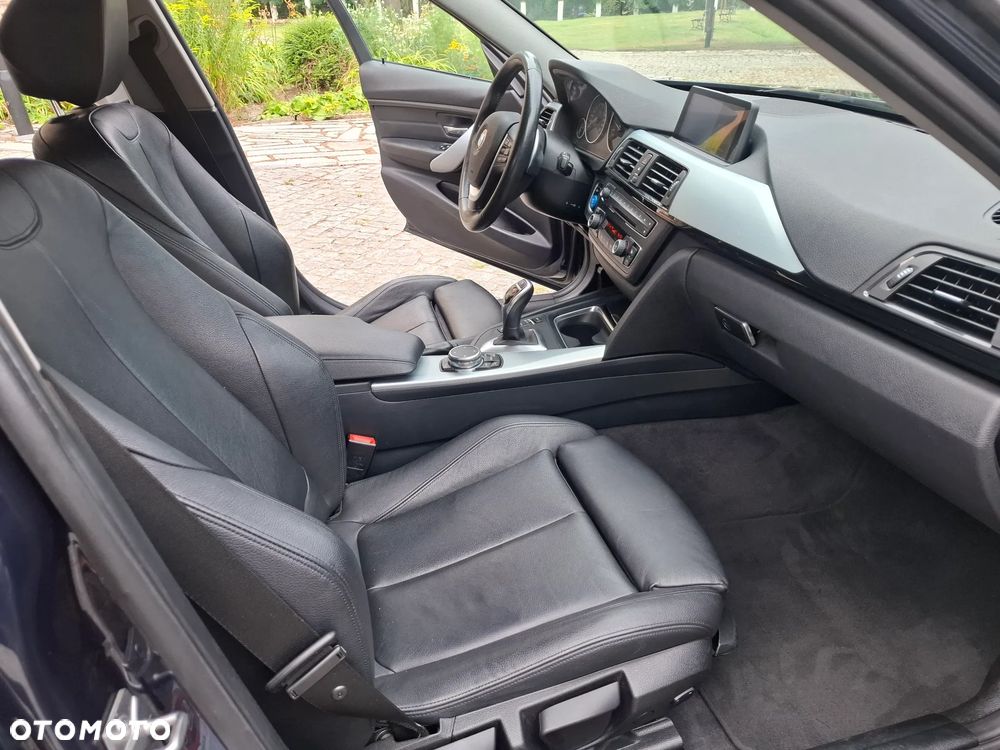 BMW Seria 3 320d xDrive Sport Line - 13