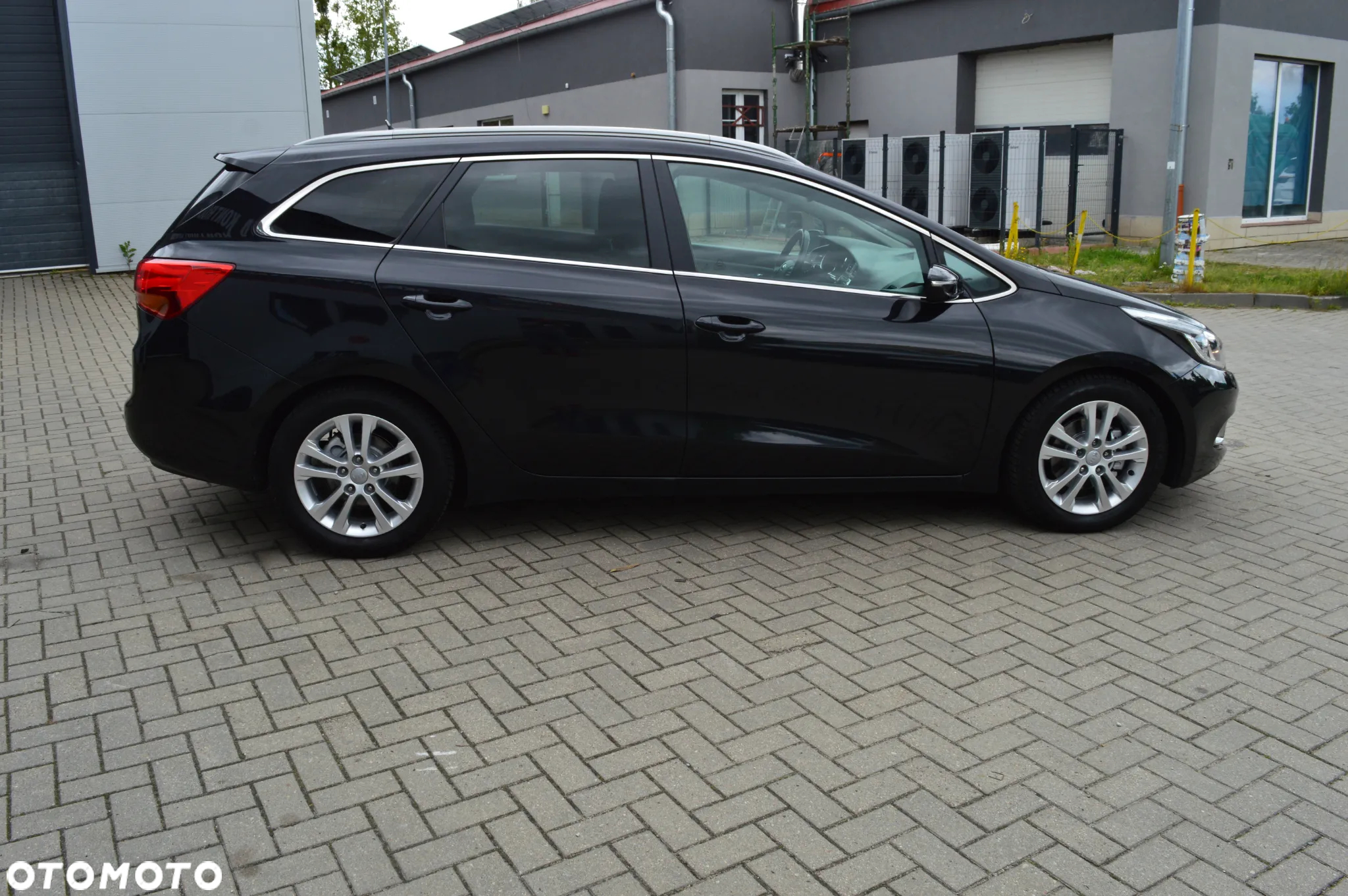 Kia Ceed 1.6 GDI SW DCT Platinum Edition - 12
