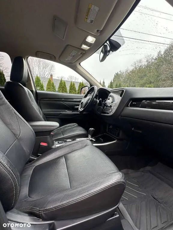 Mitsubishi Outlander 2.4 Instyle NAVI EU5 CVT - 11