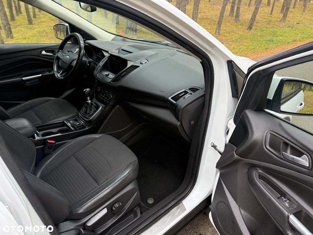 Ford Kuga 2.0 TDCi 2x4 Titanium - 10