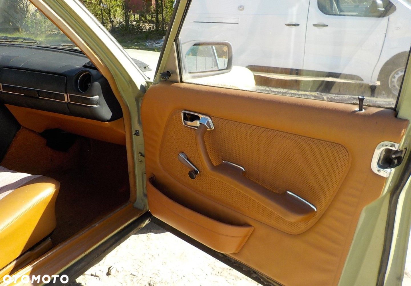 Mercedes-Benz W123 - 25