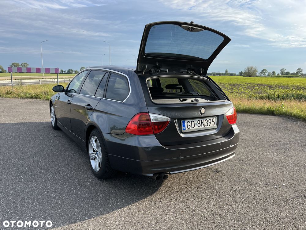 BMW Seria 3 325i - 5