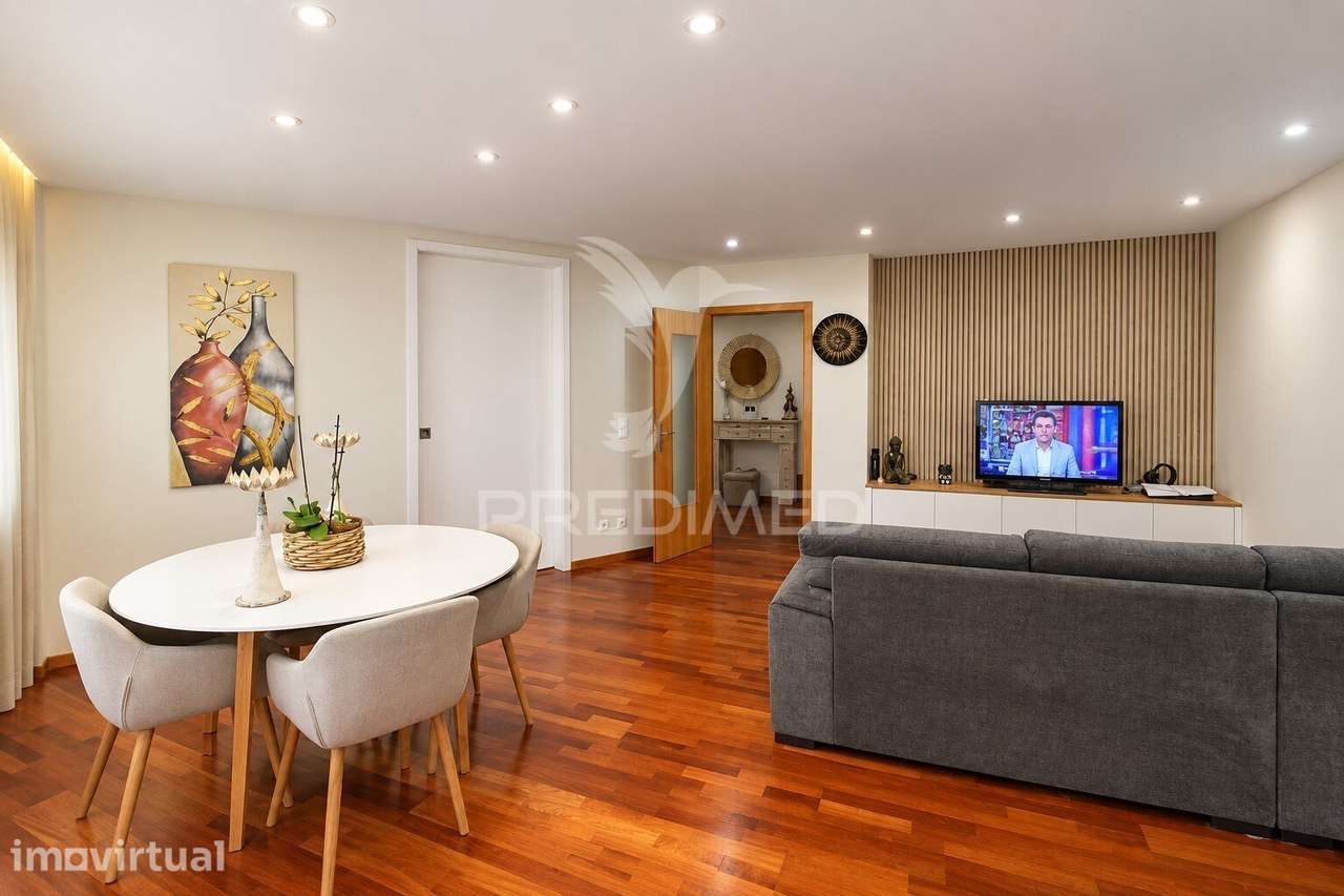 T3 duplex com varanda, lugar de garagem e arrumos em Pedrouços - Grande imagem: 4/32