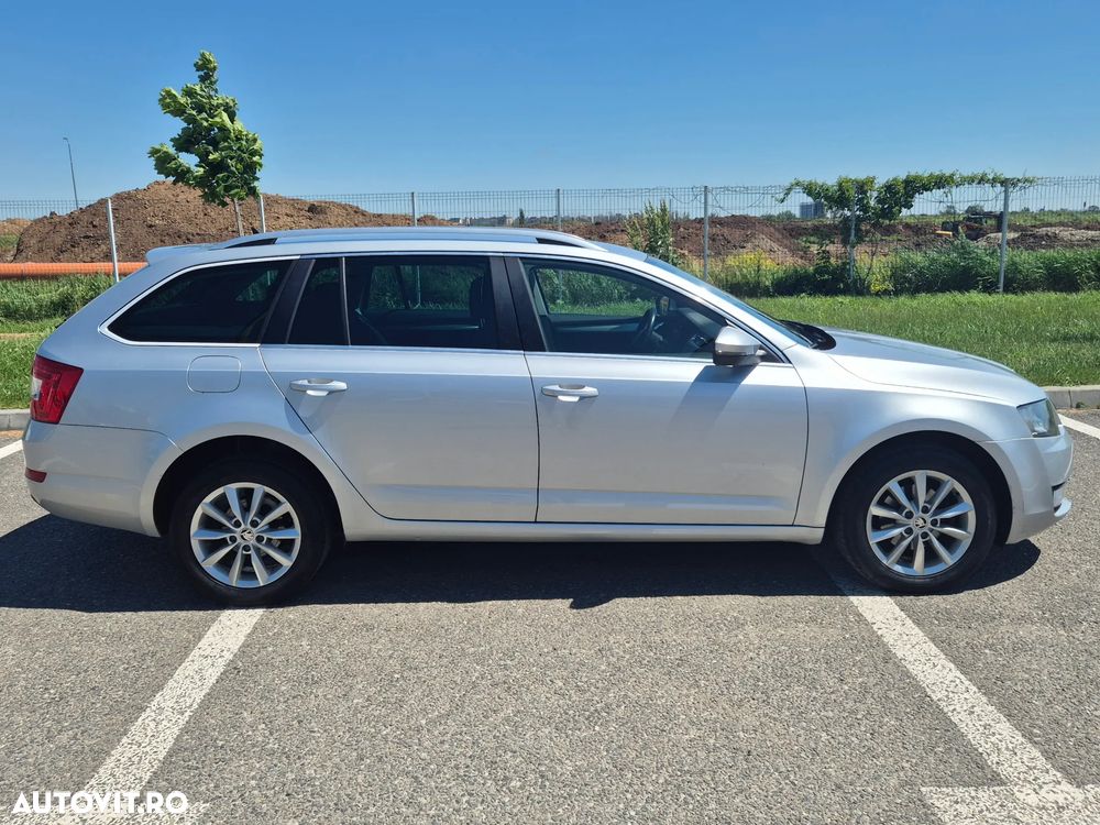 Skoda Octavia 1.6 TDI DSG Style - 1
