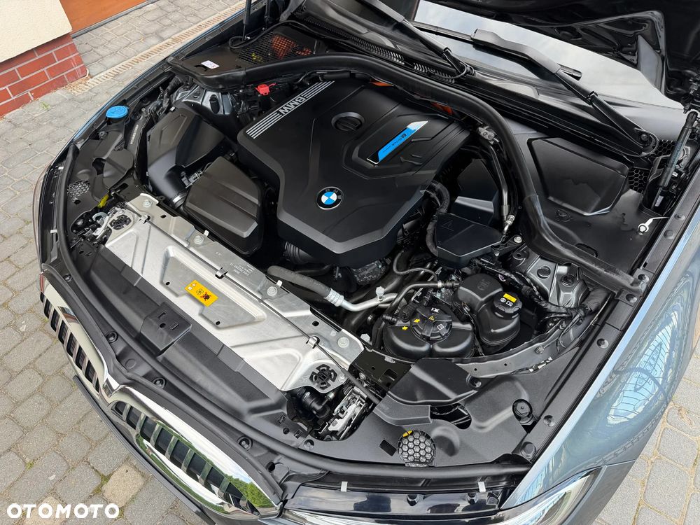 BMW Seria 3 330e Luxury Line sport - 23
