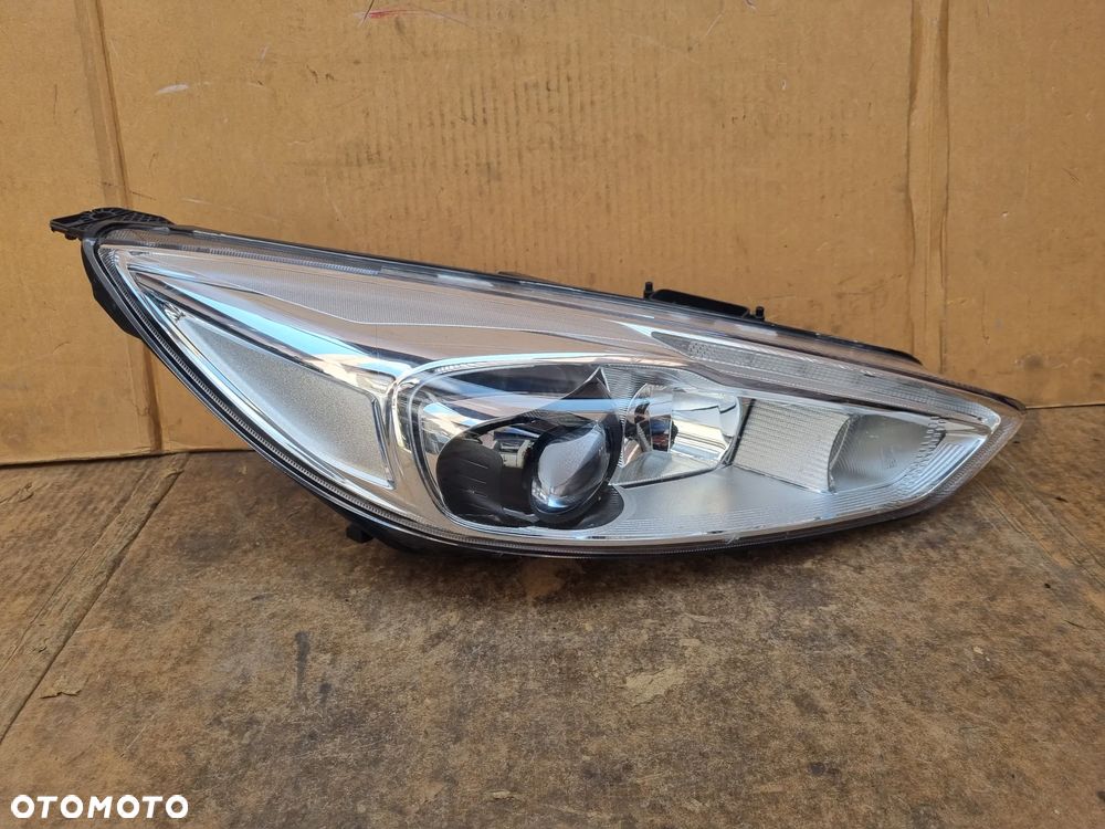 FORD FOCUS MK3 LIFT XENON LED LAMPA PRAWA PRZÓD