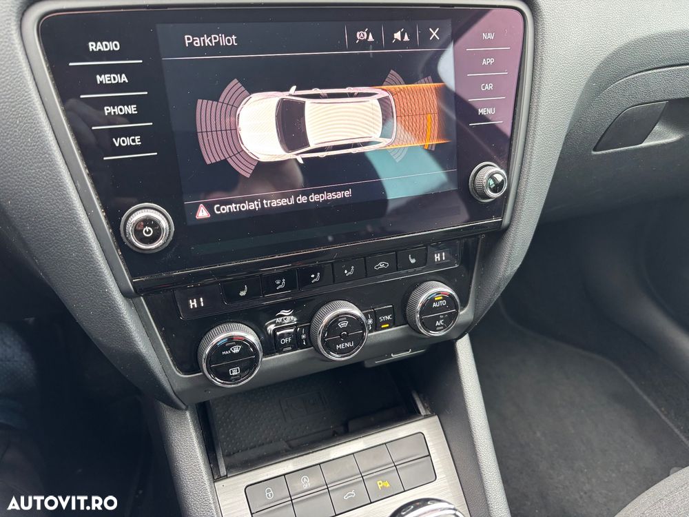 Skoda Octavia Combi 2.0 TDI DSG Soleil - 11