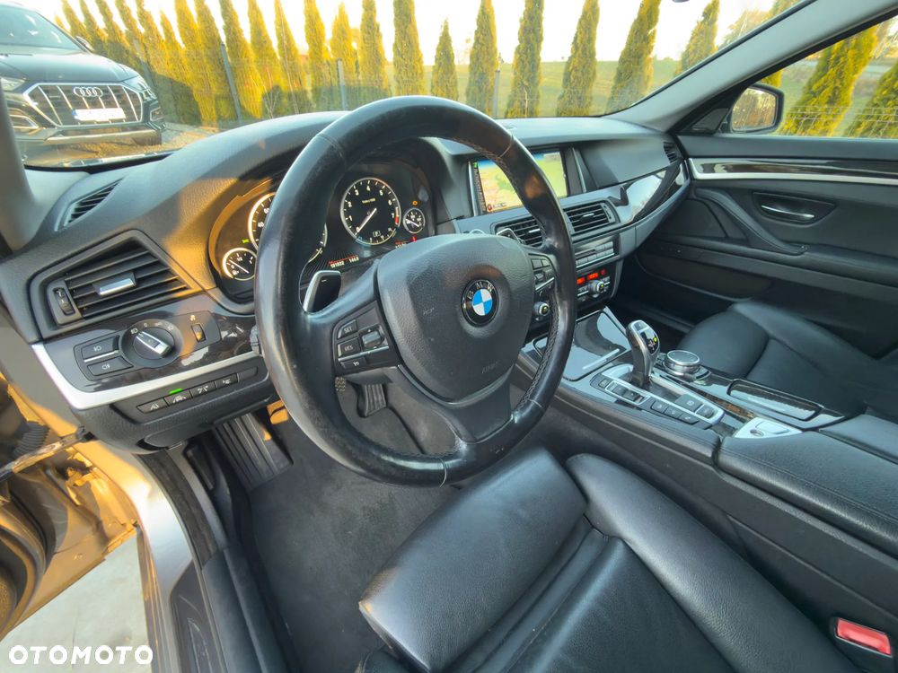 BMW Seria 5 528i xDrive Sport-Aut Luxury Line - 26