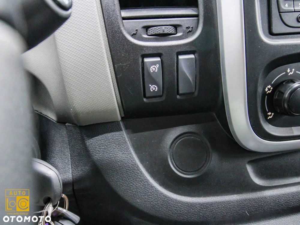 Renault TRAFIC LONG BRYGADÓWKA 6 OSÓB - 22