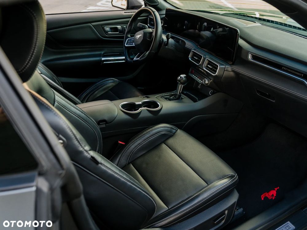 Ford Mustang - 30