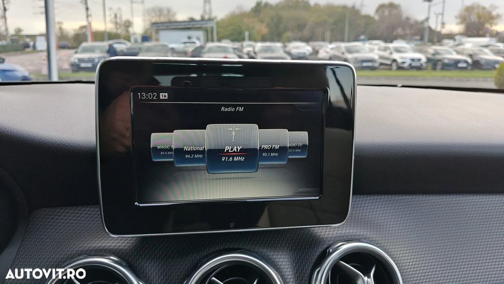 Mercedes-Benz GLA 180 7G-DCT Urban - 19