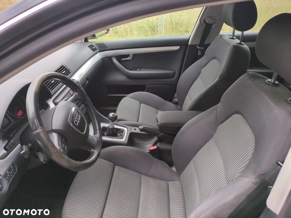 Audi A4 Limousine - 14