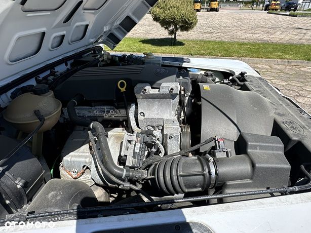 Land Rover Defender - 16