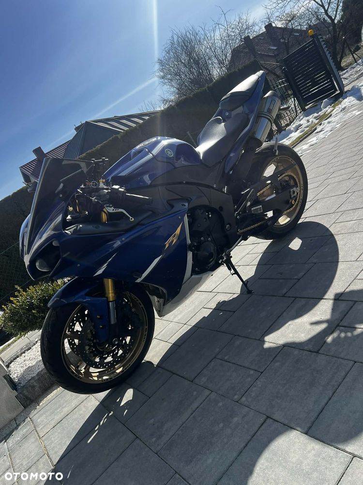 Yamaha R1 - 2