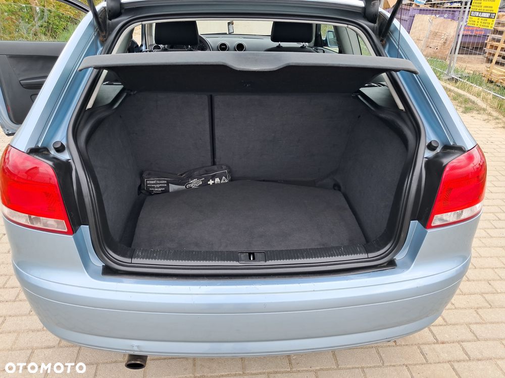 Audi A3 3-drzwiowe 1.6 Ambition - 11