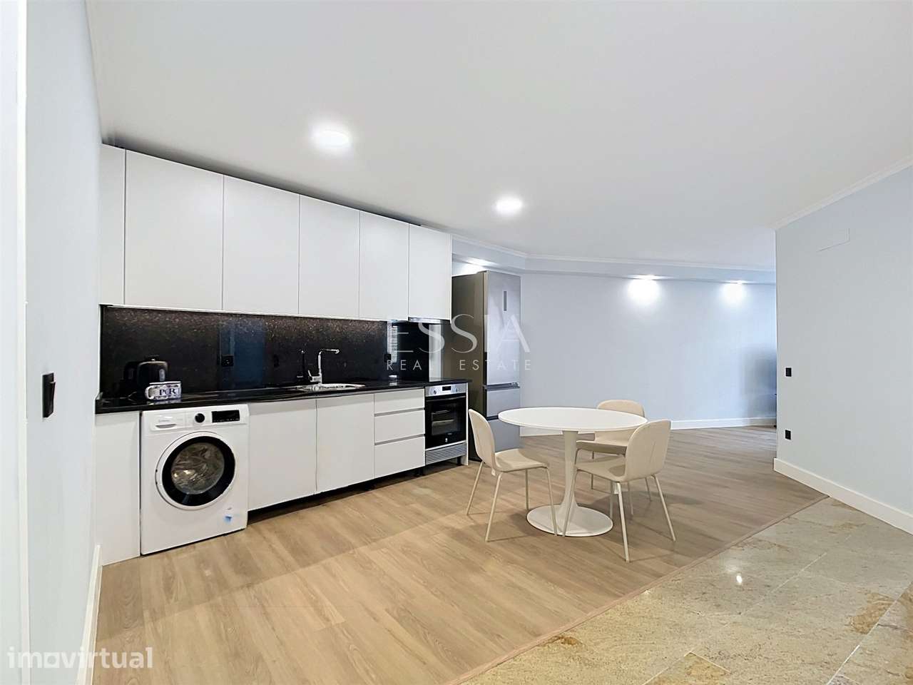 Apartamento T1 no 1.º Andar em Frente ao Coliseu do Porto