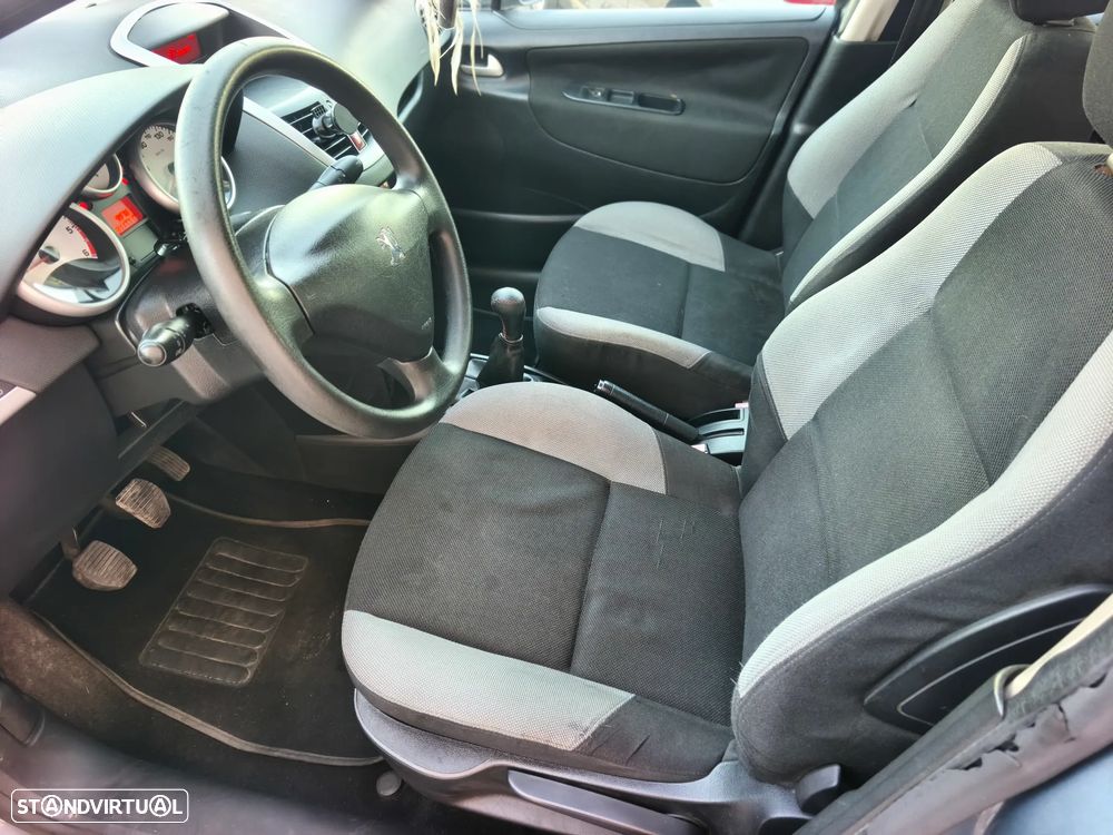 Peugeot 207 1.4 HDi Premium - 16