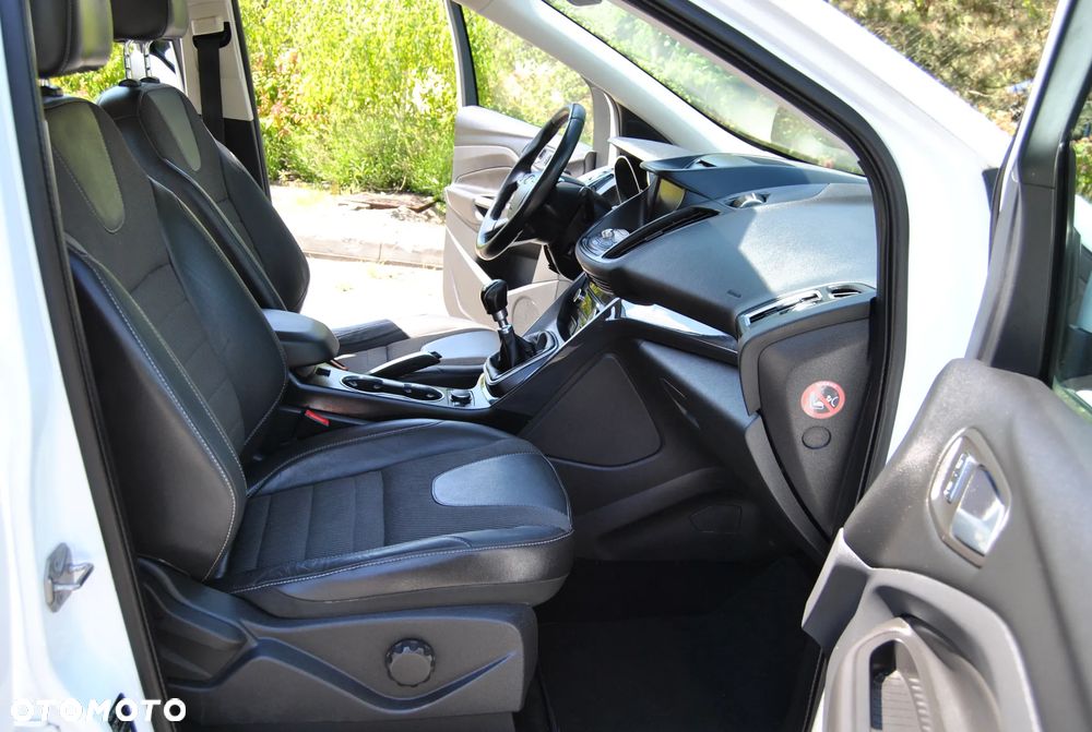 Ford Kuga 2.0 TDCi 2x4 Titanium - 25