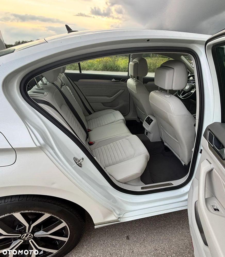 Volkswagen Passat 2.0 TSI Elegance DSG - 9