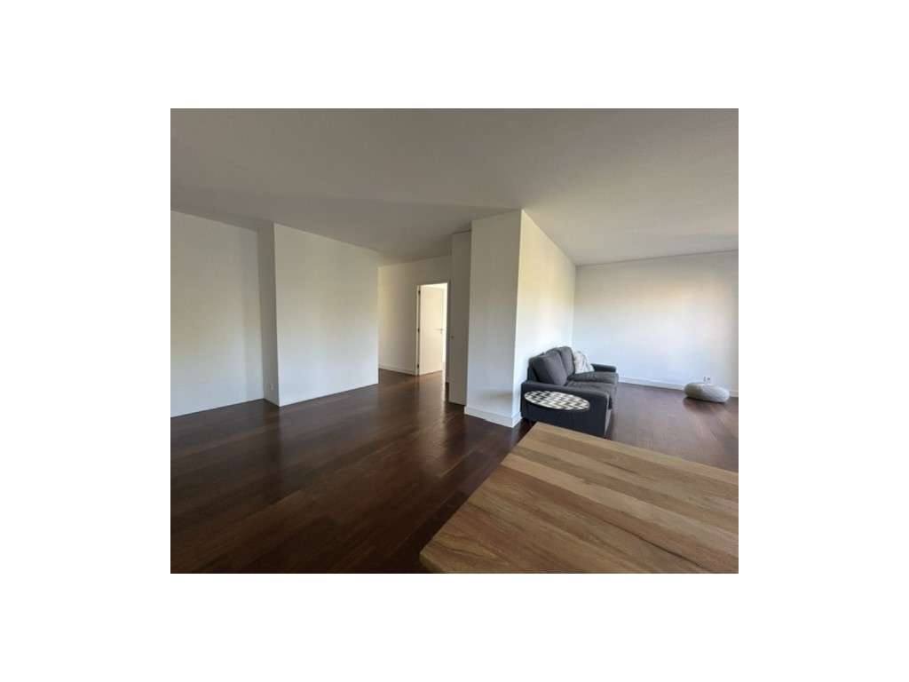 Apartamento T2, Remodelado, com garagem, na Foz - Porto - Grande imagem: 3/13