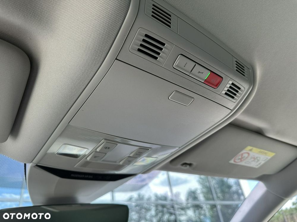 Volkswagen Passat Variant 2.0 TDI SCR DSG Business - 32