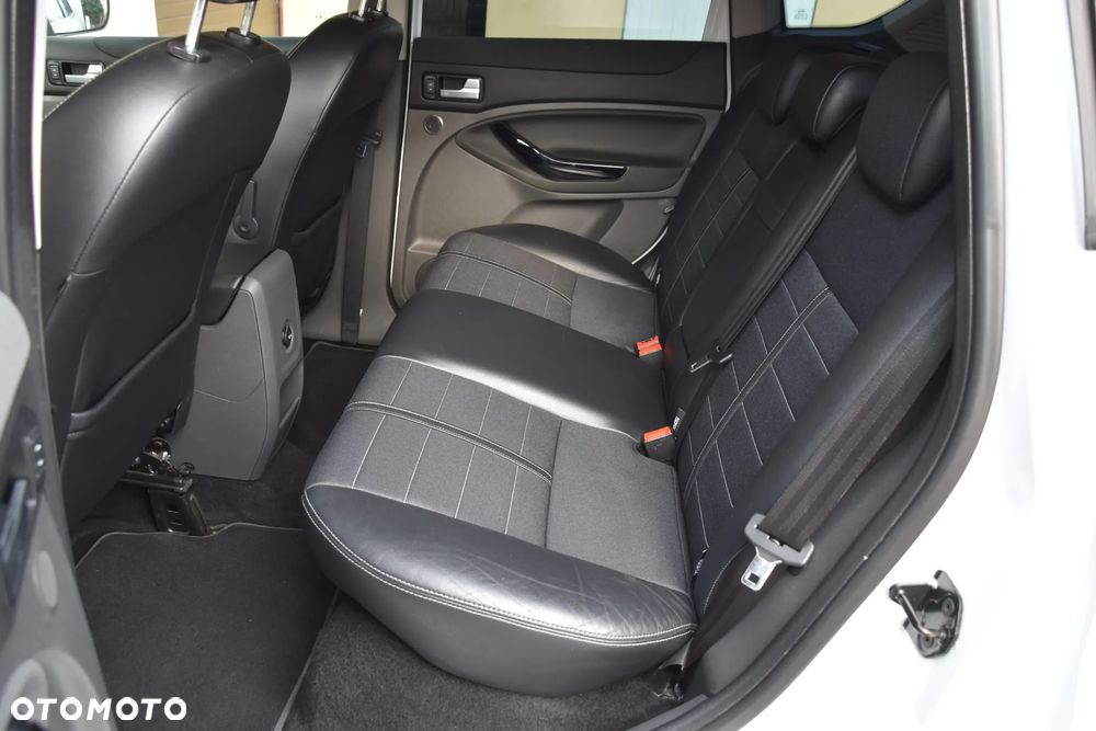 Ford Kuga 2.0 TDCi 4x4 Titanium - 32