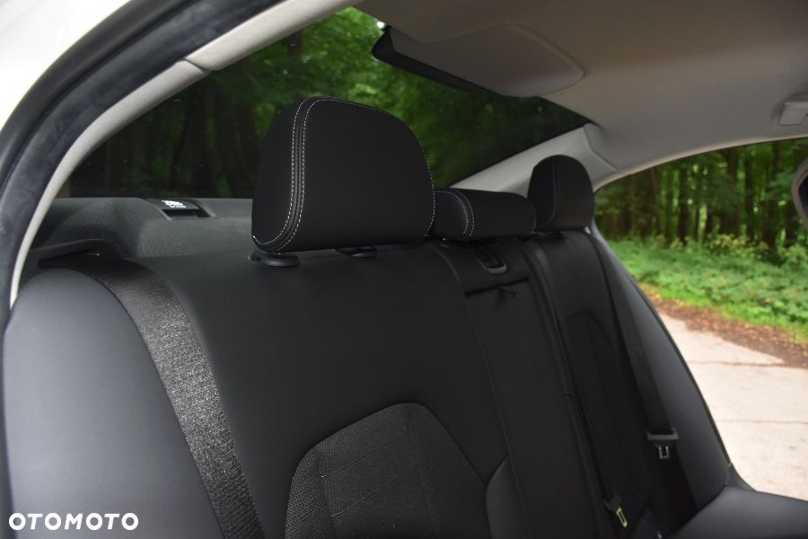 BMW Seria 3 320i - 24