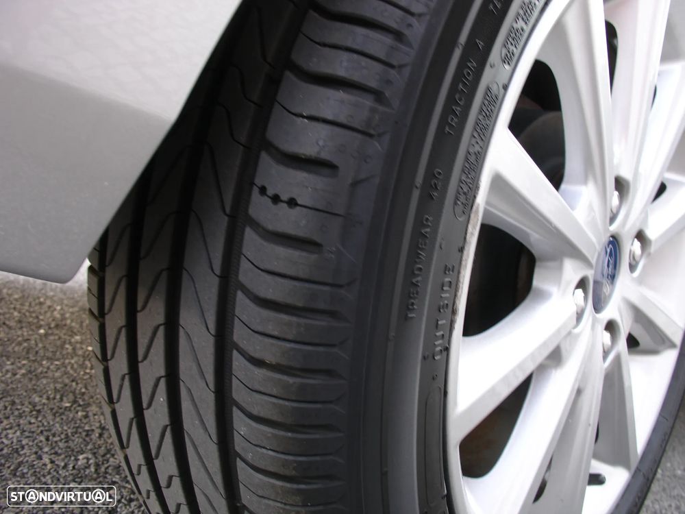 Ford Fiesta 1.0 EcoBoost Titanium - 19