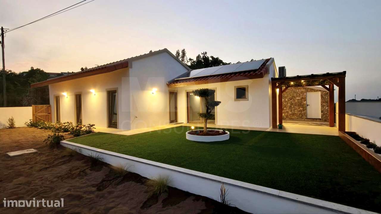 Moradia Térrea c/ Piscina, Jardim, Anexo, Garagem e Parqueamento, I...