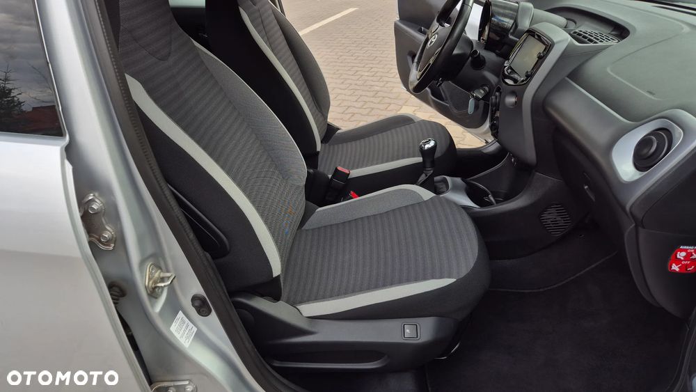 Toyota Aygo x-play - 21