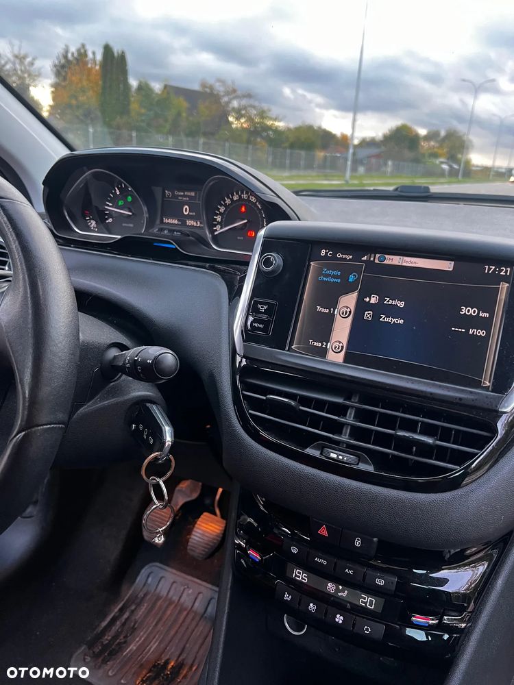 Peugeot 208 1.4 HDi Business Line - 4